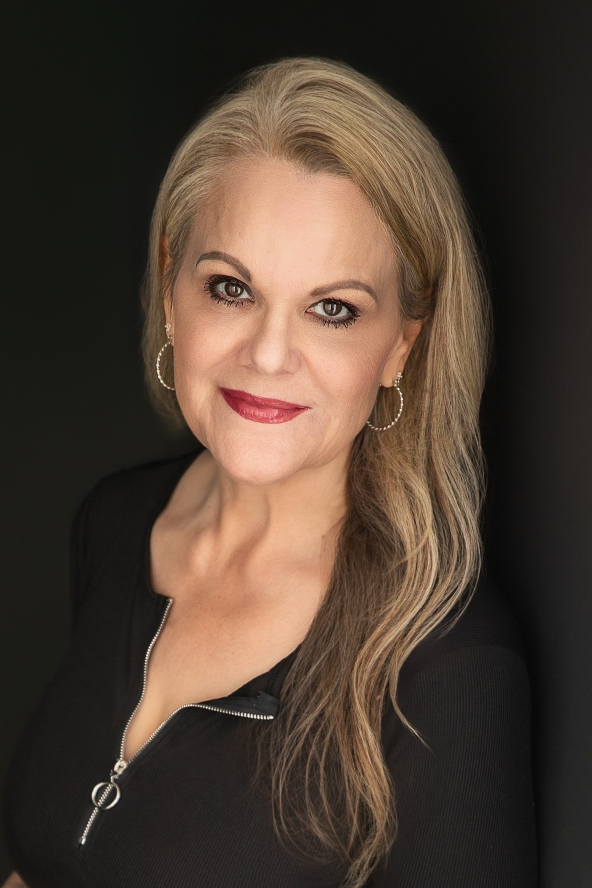Andrea Vibe Headshot