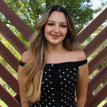 Isela Castillo — Social Media Editor