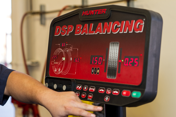 Hunter DSP Balancing diagnostic machine. 