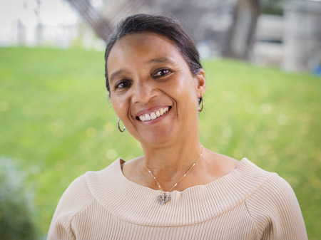 faculty - Donna Robert
