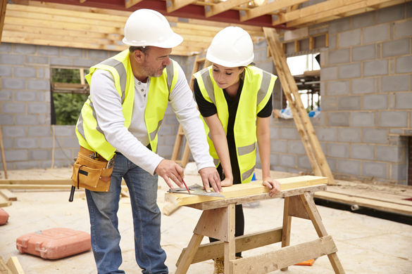 Carpenter instructor explaining project.