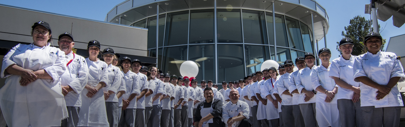 Two rows of iCUE culinary students, with faculty. 