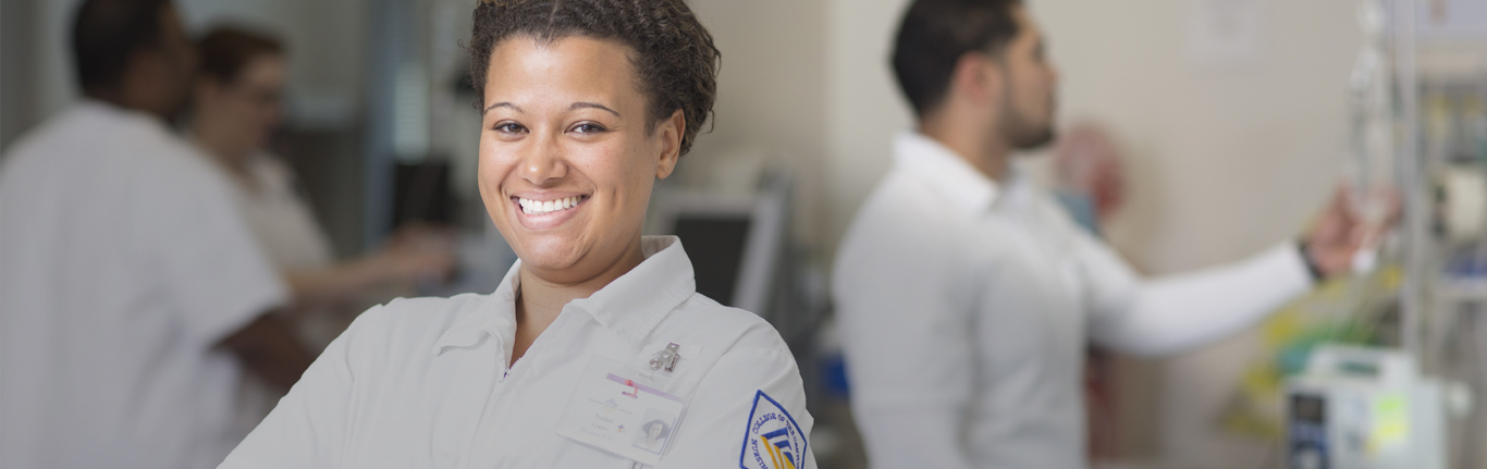 Nurses in practice lab.