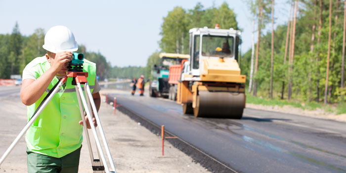 worker measuring